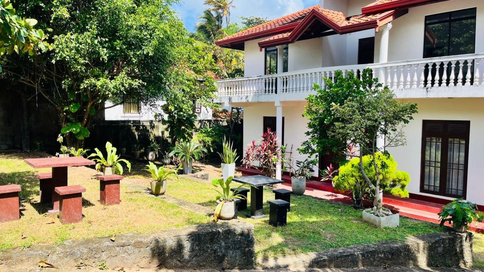 Sritaly Inn Mirissa Exterior foto